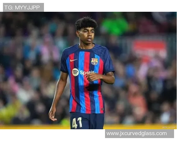 全球足球新星崛起最新出炉的年轻球员引发热议与期待 全球足球新星崛起最新出炉的年轻球员引发热议与期待