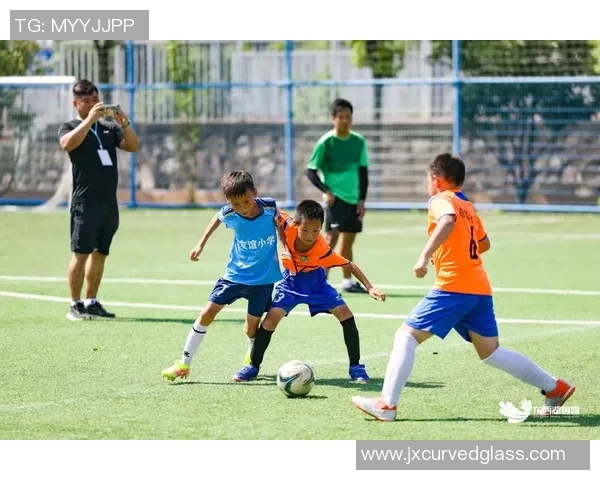 孟峻足球:探索青少年足球发展的新路径与未来愿景 孟峻足球:探索青少年足球发展的新路径与未来愿景