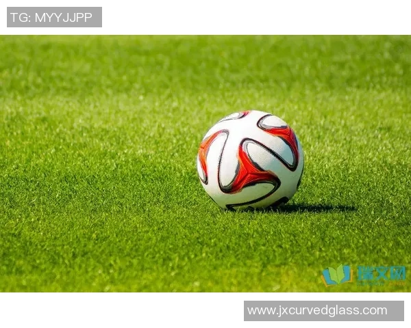 足球戴龙的传奇旅程与技术解析探索足球世界的无限可能 足球戴龙的传奇旅程与技术解析探索足球世界的无限可能