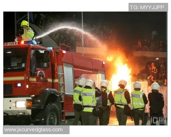 足球救火：如何在紧急情况下利用足球运动化解危机与冲突
